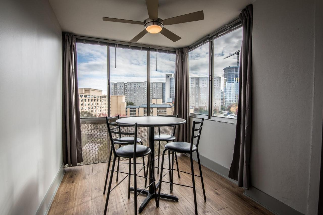804 Free Parking Modern Downtown Apt, Great Wifi Атланта Екстериор снимка